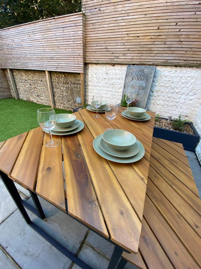 Stylish 2 Bedroom Cottage, Close To Town Centre Γουόρδινγκ Εξωτερικό φωτογραφία